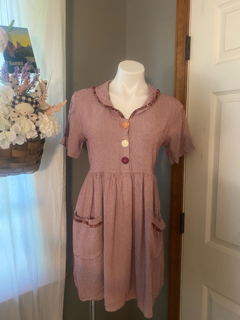 Vintage-Inspired Pink Short Sleeve Button Dress